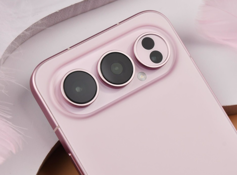 榮耀更激進了，16GB+512GB+8000mAh，高配版旗艦售價再創新低