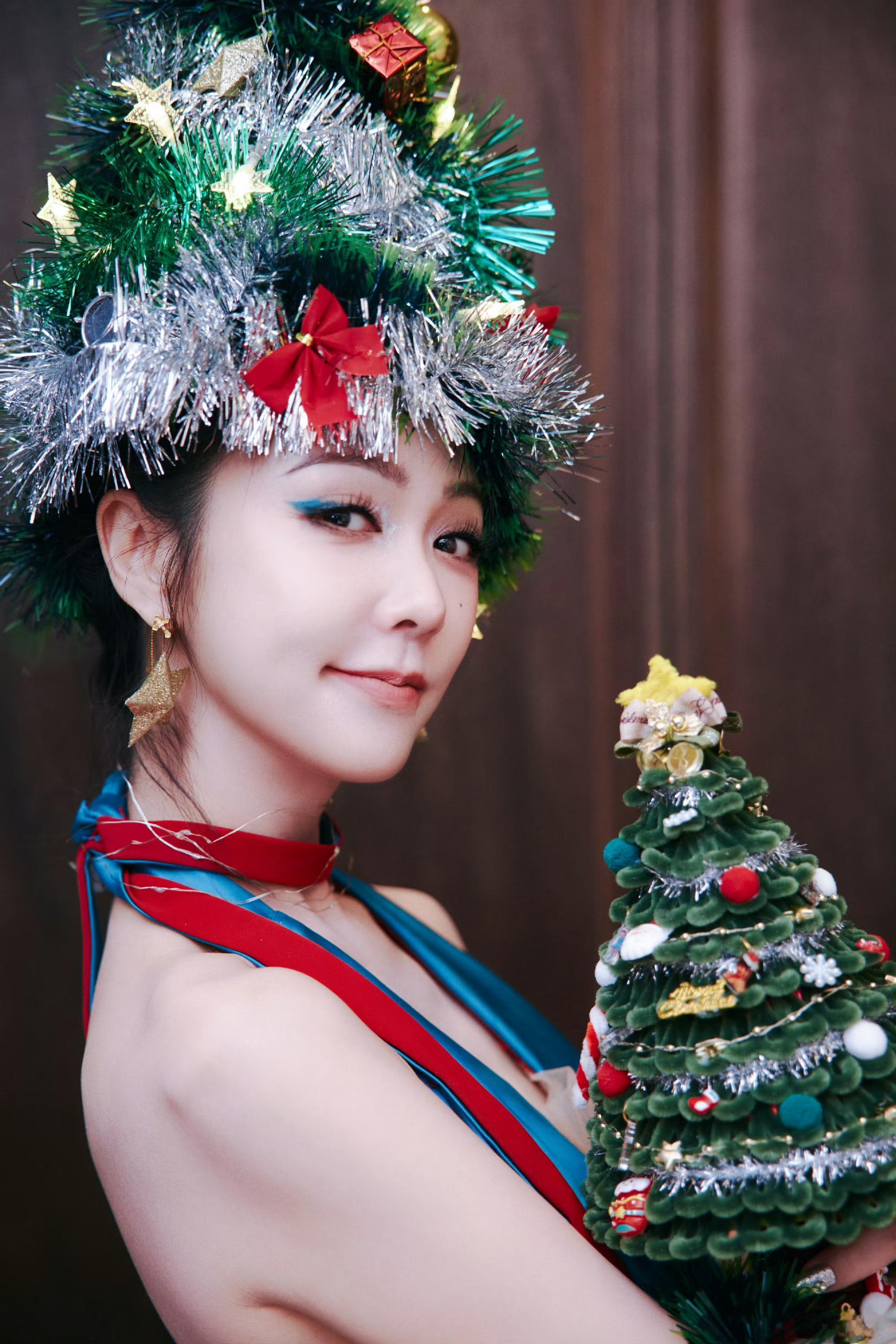 薛凯琪晒圣诞美照