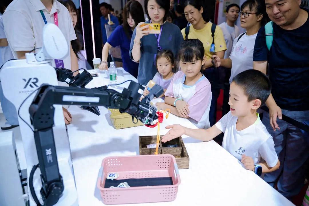 自变量机器人完成近 10 亿元 A+ 轮融资,多元资本押注共同布局具身智能未来