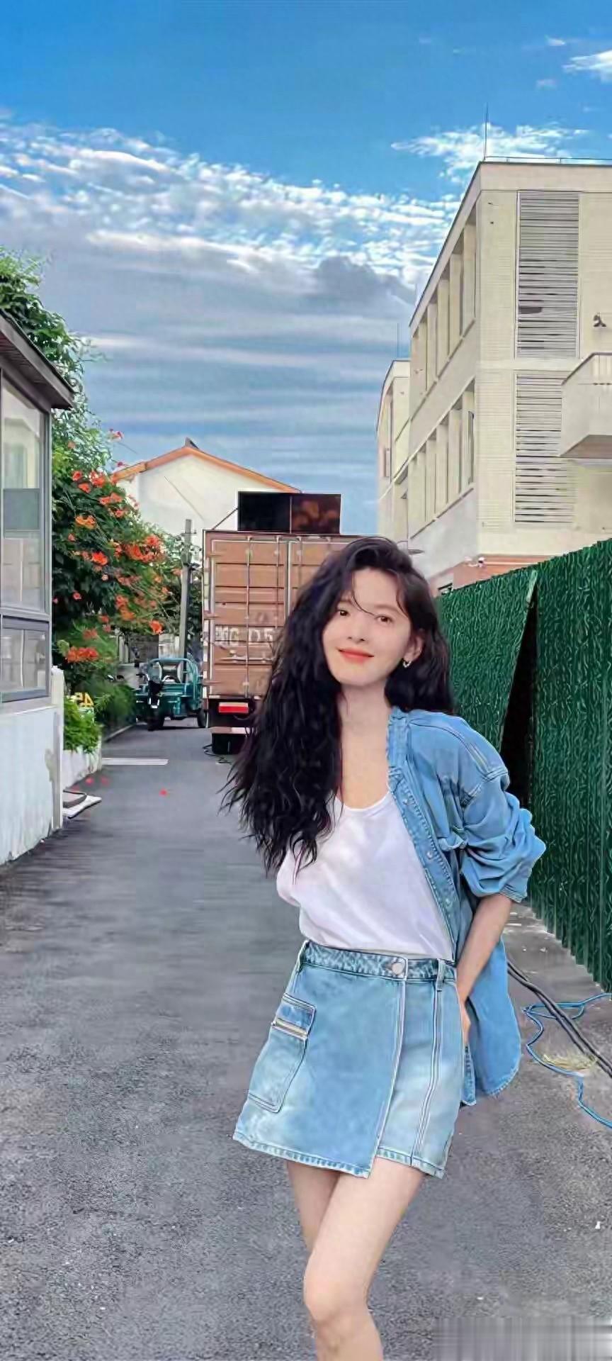 章若楠身材好在哪里？纤细而有线条，骨感且含张力。