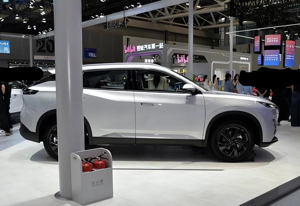 2025款皓瀚：东风风神的新晋爆款SUV，颜值与性能齐飞！