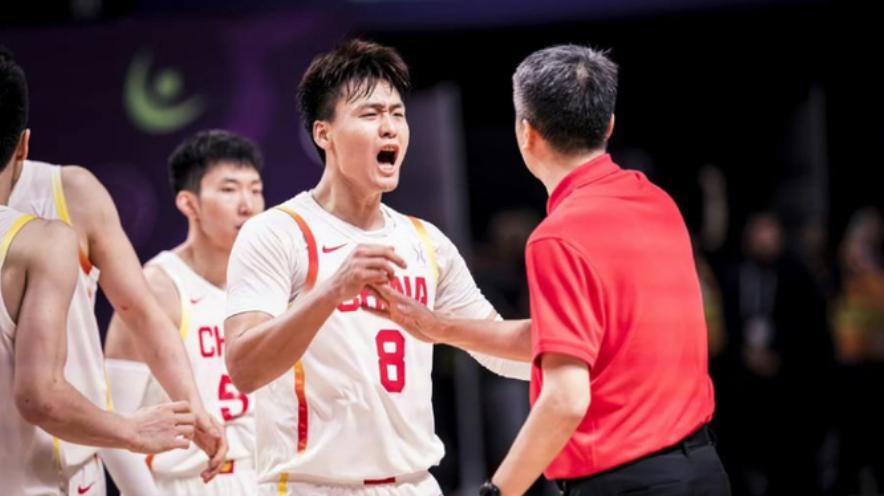 男篮世预赛12人名单浮出水面？周琦张镇麟领衔：辽篮唯一独苗落选