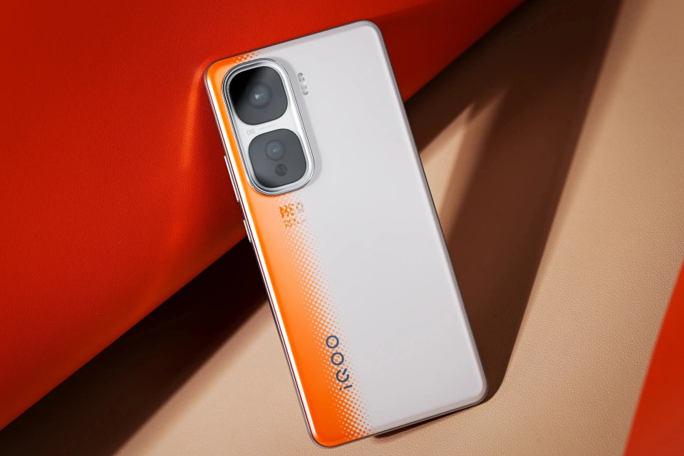 vivo宣布清倉，16GB+1TB跳水1222元，頂配版旗艦降至“谷底價”