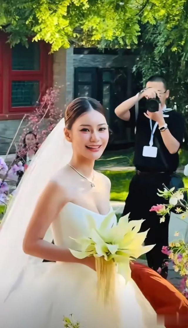 马筱梅的婚礼成了全网最让人羡慕的婚礼，姐妹团也是非常的给力！