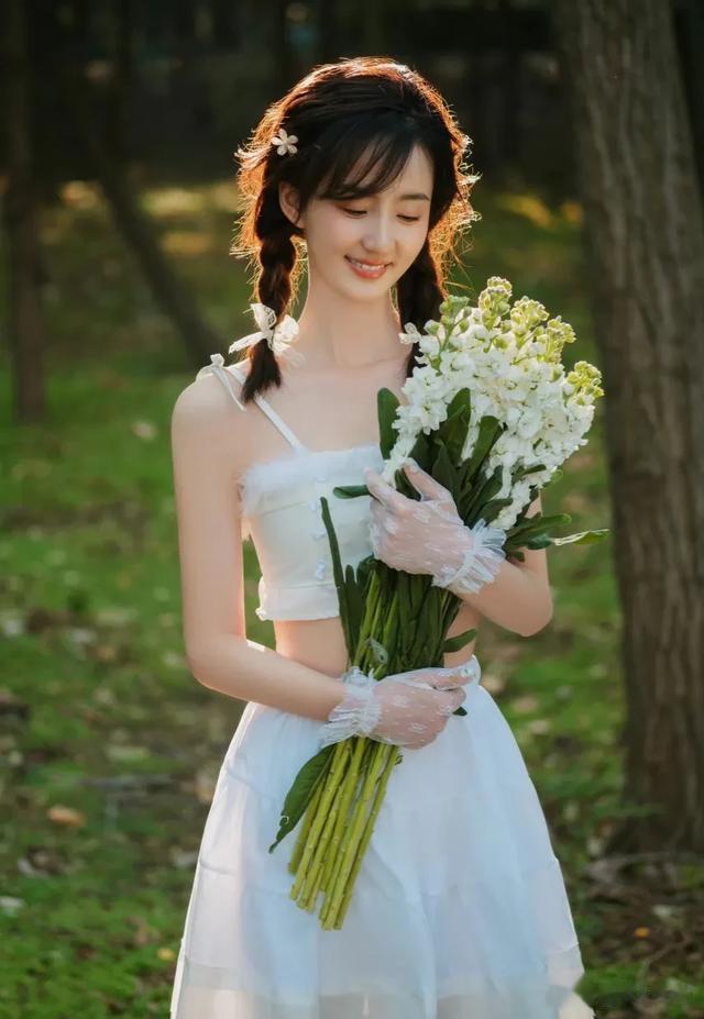 许晓诺——气质高雅,散发着迷人的魅力!