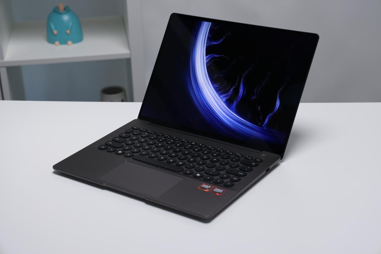波點藝術鍵盤！去同質化設計的WIKO Hi MateBook 14評測