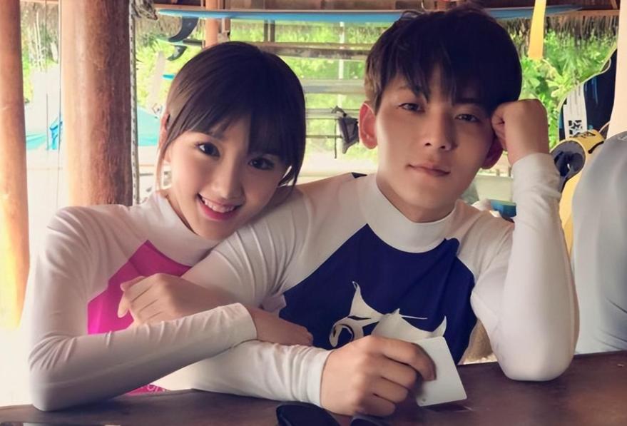 顶流男星被曝连续4晚在知名女星家过夜，网友让他们向毛晓彤学习