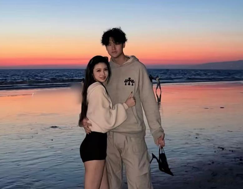 再多钱有何用？汪峰20岁女儿小苹果，还是走上了母亲葛荟婕的老路