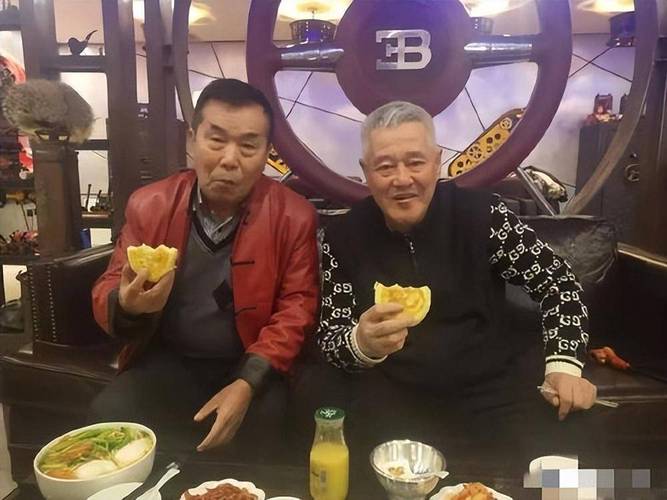 离春节不足一月何庆奎翻车，比闫学晶还离谱，赵本山成冤大头