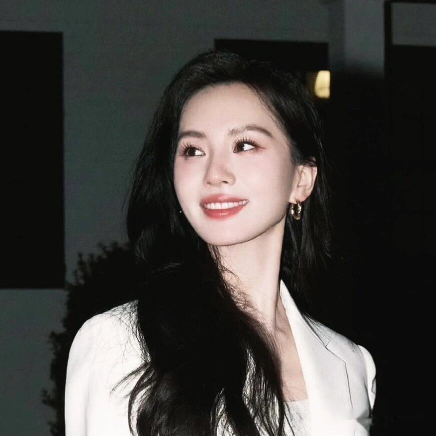 刘诗诗|坐在那里,就完全是小说女主了