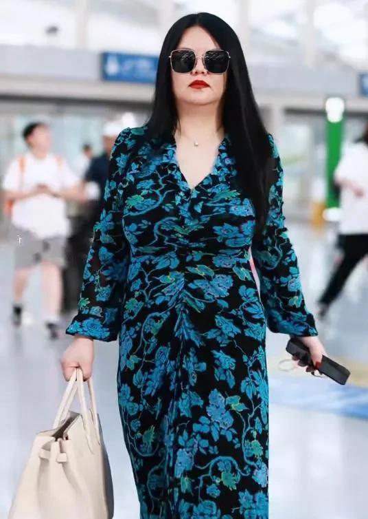 49岁李湘生图曝光,体重200斤却拥有90斤脸庞,胖而不腻依然迷人