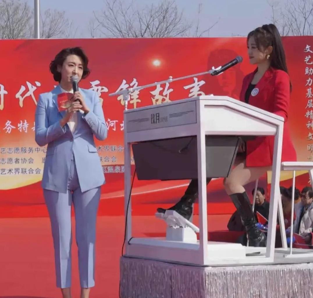 乌兰图雅西装裤引赞赏,45岁张蕾造型引争议