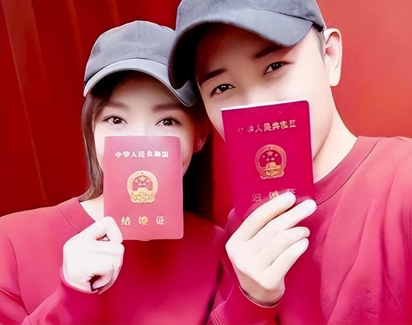 离婚传闻恐成真？罗晋父亲在北京突发去世，唐嫣在上海一直未离开