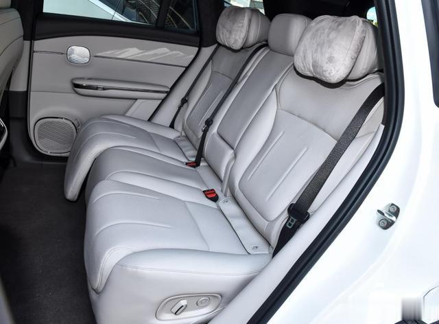 传祺造了辆“揽胜”！连隔音都多层，激光雷达+22喇叭，提速5.8s