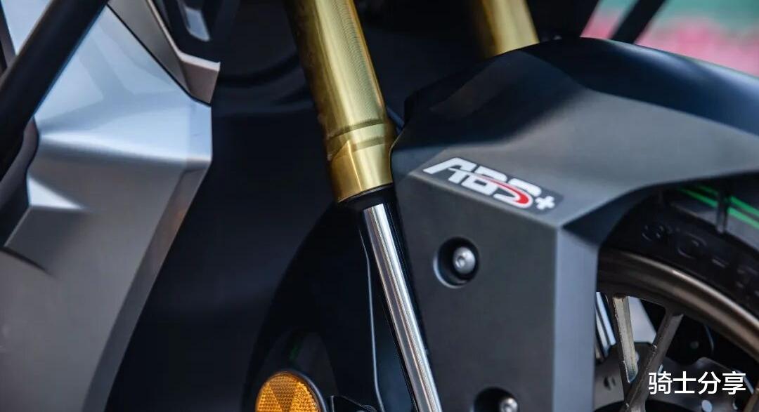 跨界踏板NS150XC和本田ADV160，有何不同？