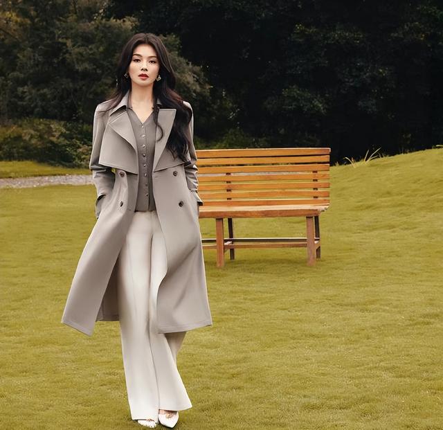 46岁的刘涛这状态简直绝了!身材瘦而不柴,皮肤白得发亮。