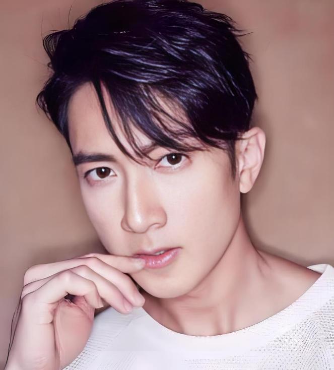 45岁吴尊做梦也没想到，自己14岁的女儿，如今已经开始为他争光了