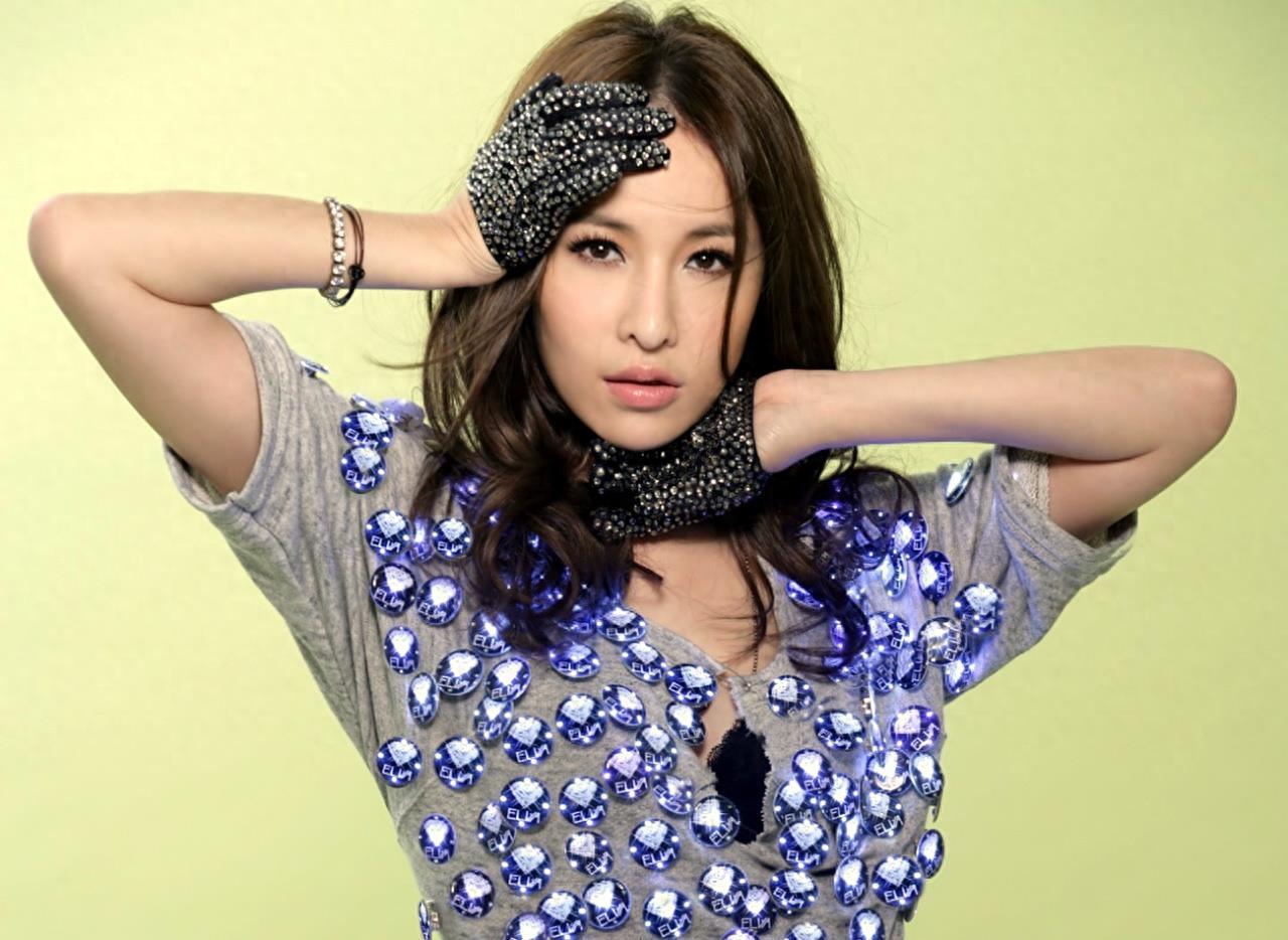 颜丙燕吃得太好了!小20岁男友真容曝光,身高180,戴耳钉超帅气