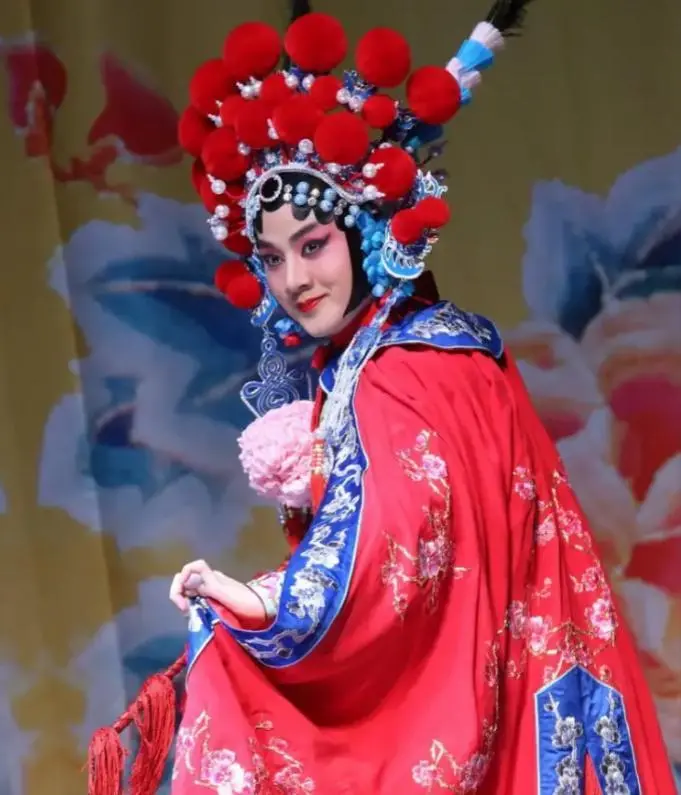 出道20年不火，如今凭借《戏台》翻红，44岁仍未婚