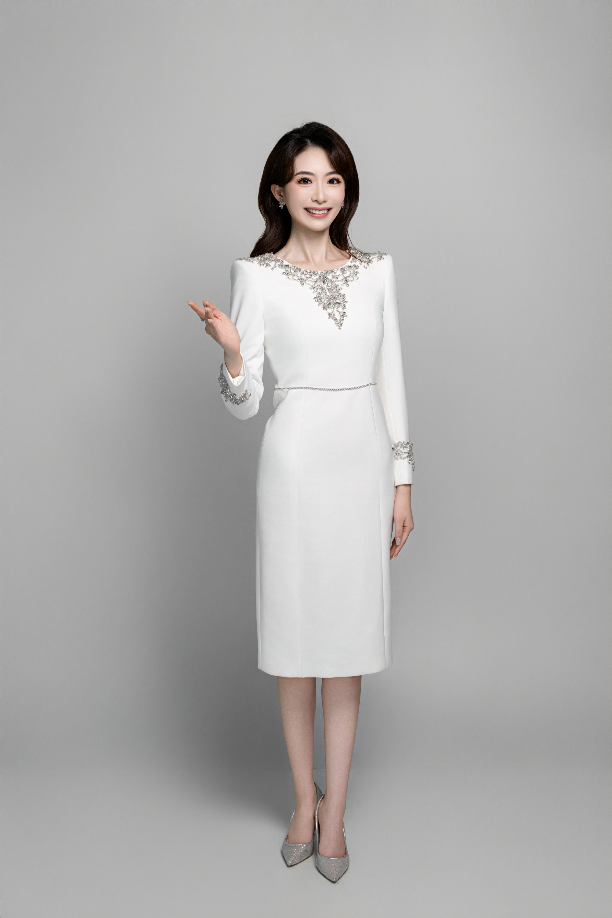 主持人杨帆,职业装