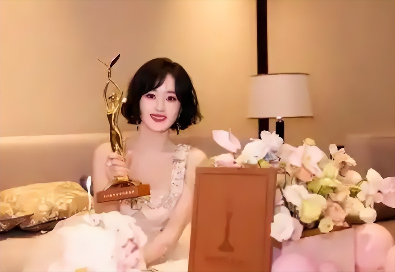 赵丽颖不再隐瞒，坦白自己近期“消失”的原因，原来是为了陪伴他