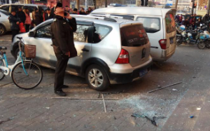 高空抛物伤人找不到责任人，整栋的业主都将被连坐？听到赔偿额后业主们炸锅了