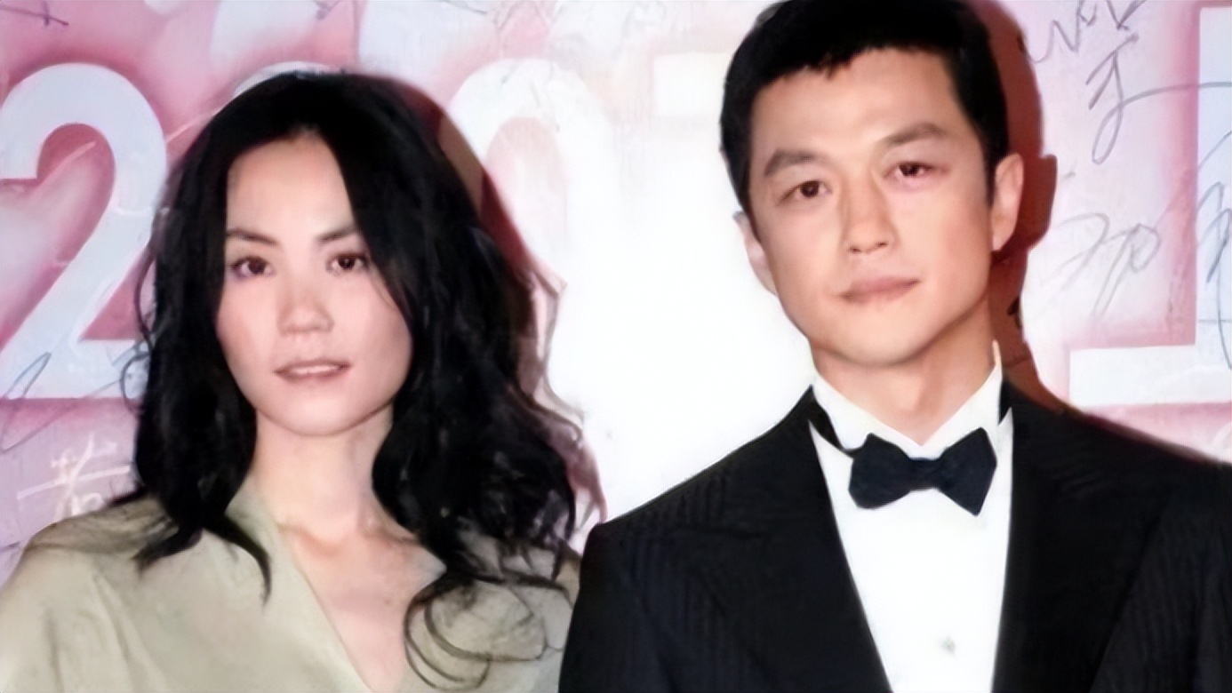 王菲也没想到,李亚鹏官宣离婚不到48小时,竟因一个细节口碑暴涨