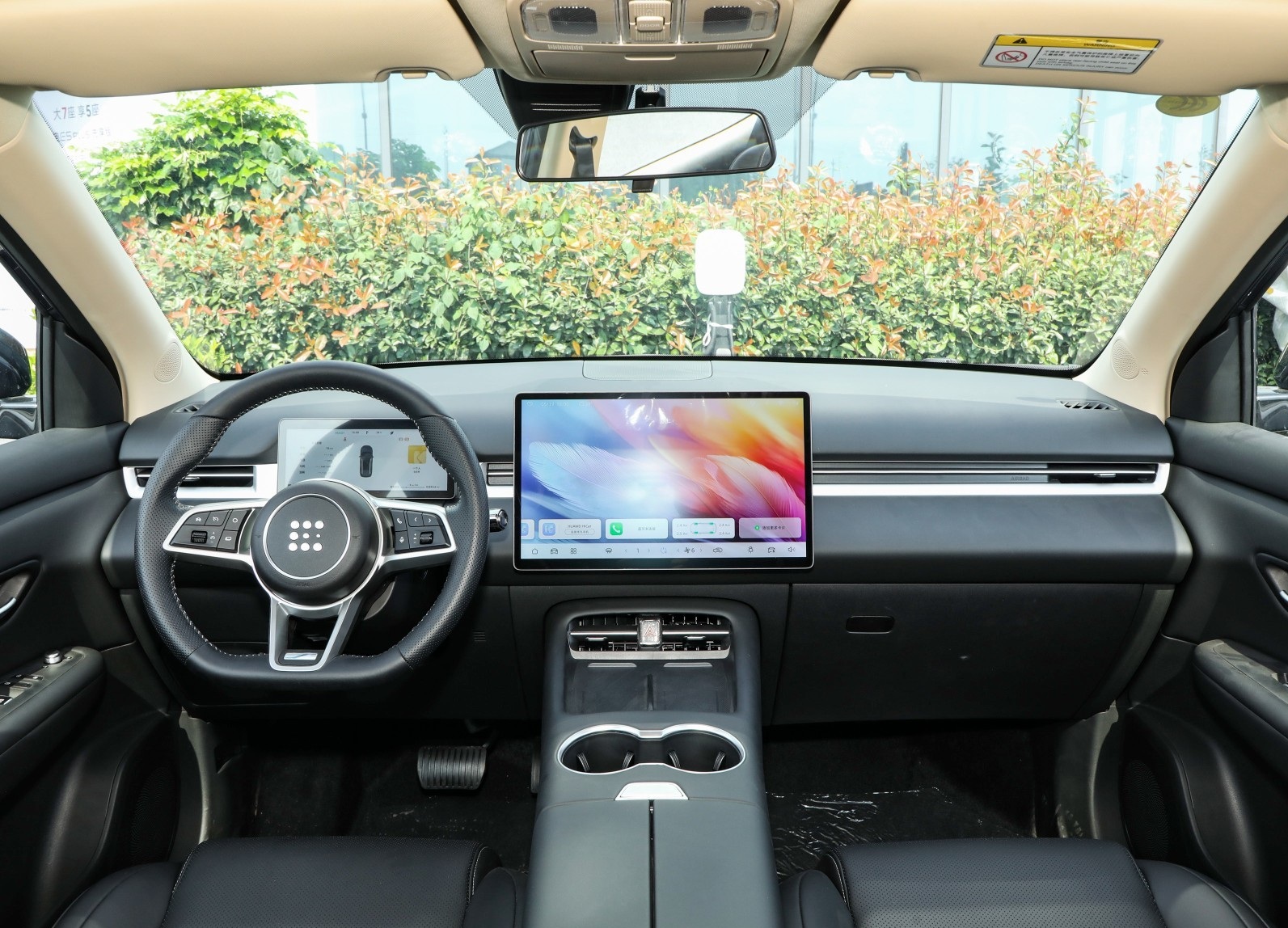 这款中型插混SUV不足10万起！还可选七座布局，综合续航1300公里