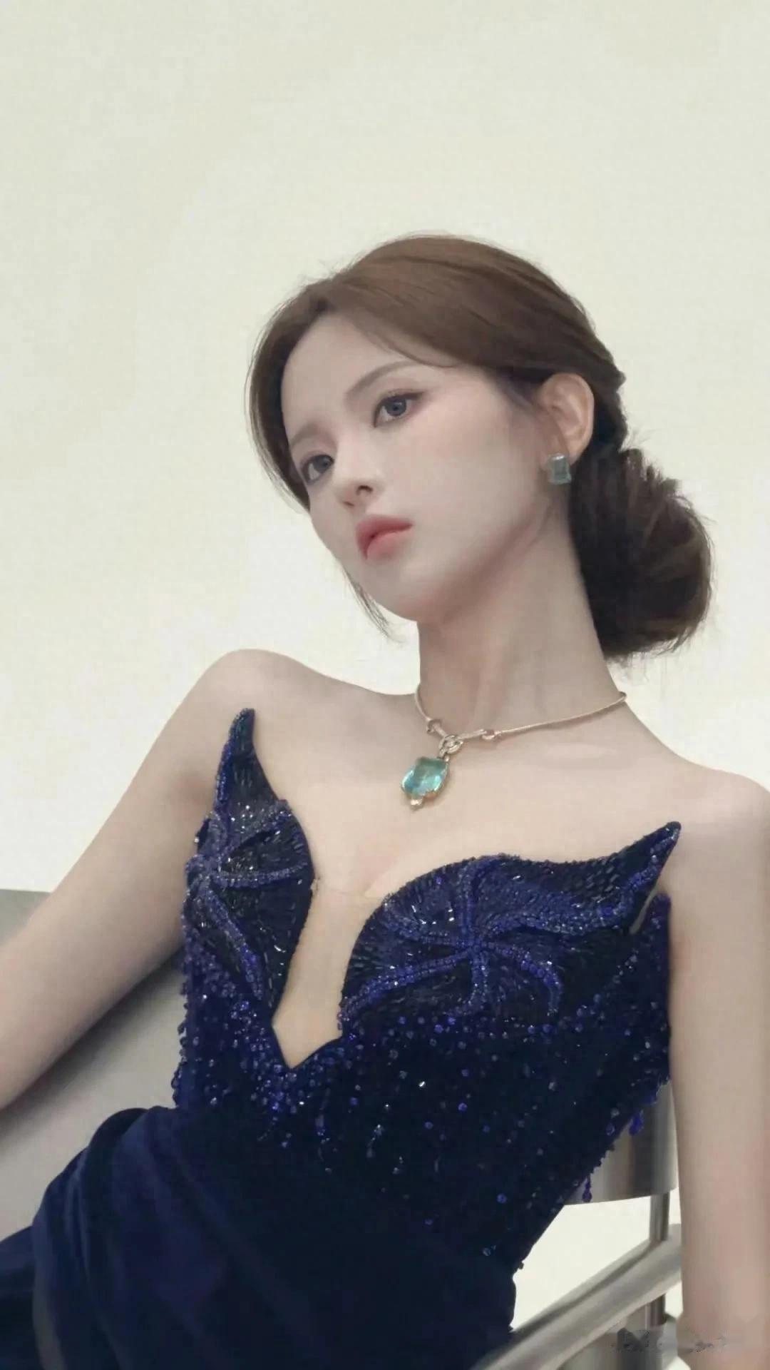 杨超越：建模好，身材顶！