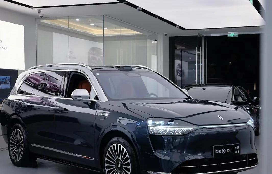 问界M8订单突破11万！2025款M9上市21天，大定突破3.6万