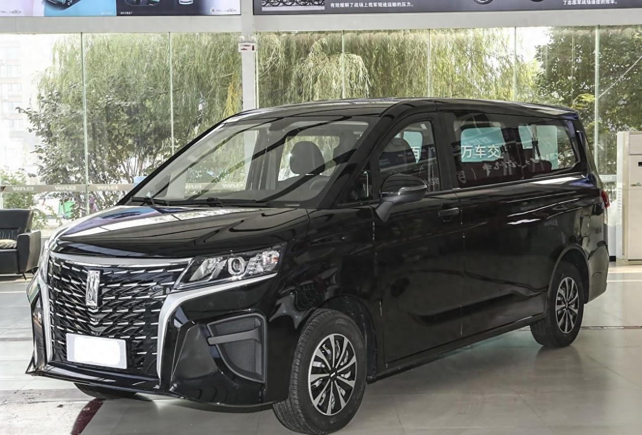 全新M8新车到店！售价7.28万起，定位7座中大型MPV，搭载1.6L动力