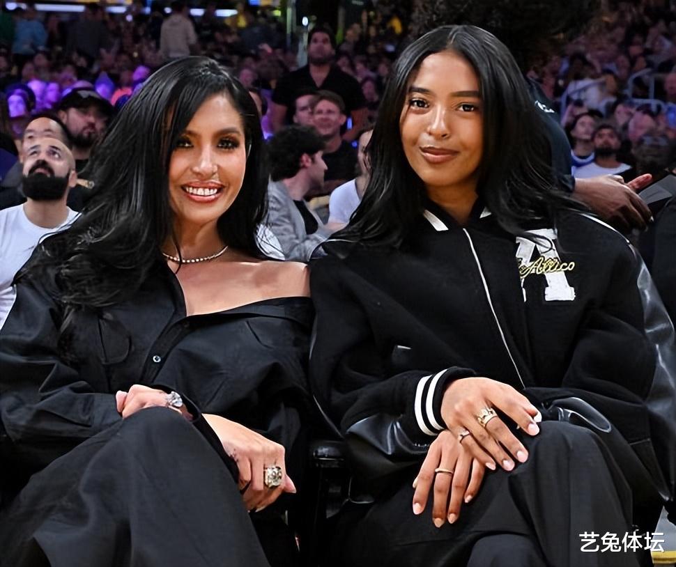 科比大女儿入职湖人，同瓦妮莎观看NBA揭幕战，遗憾惨败勇士