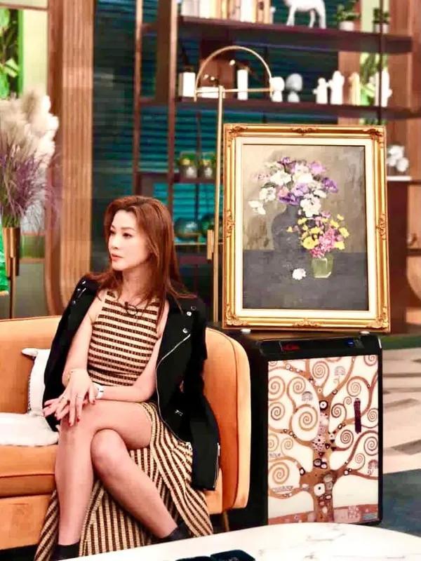 51岁前港姐冠军自爆曾患抑郁症，想做一事被富商老公指责