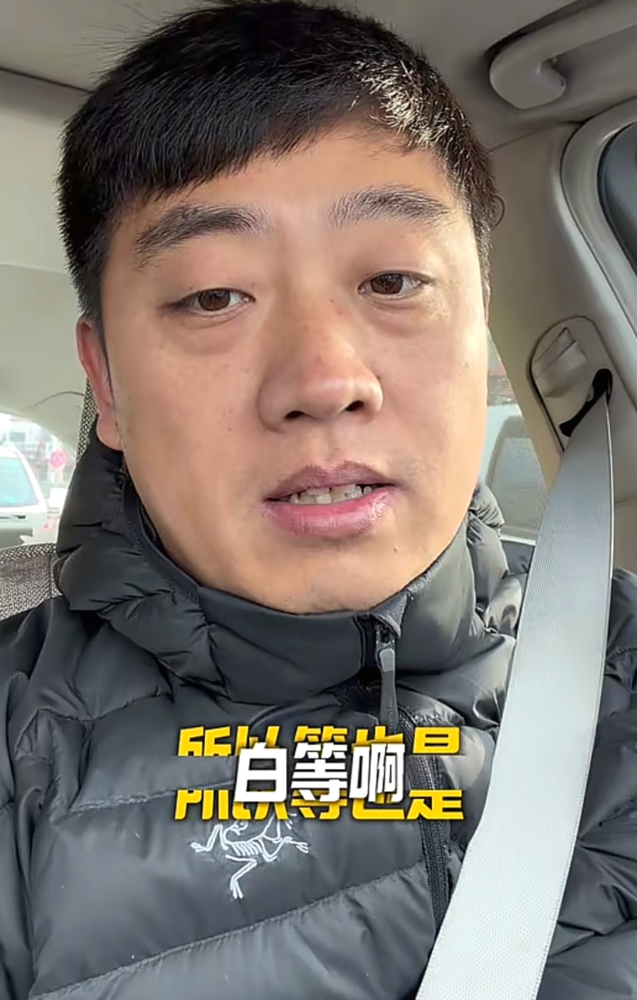 入殓师曝何晴告别仪式已经结束，门口围满媒体拍摄惹家属厌烦