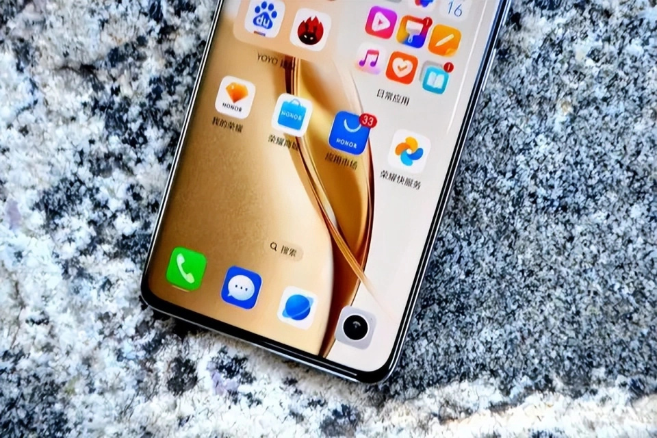 荣耀开启“清仓模式”,从3999元跌至2379元,高配版已沦为中端机