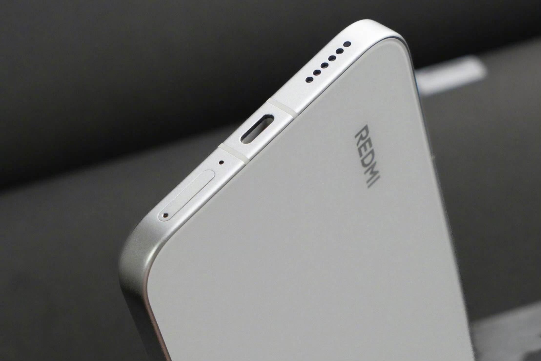 红米“续航王”再降价,现已跌至1598元,极窄直屏+1.5米抗摔+90W