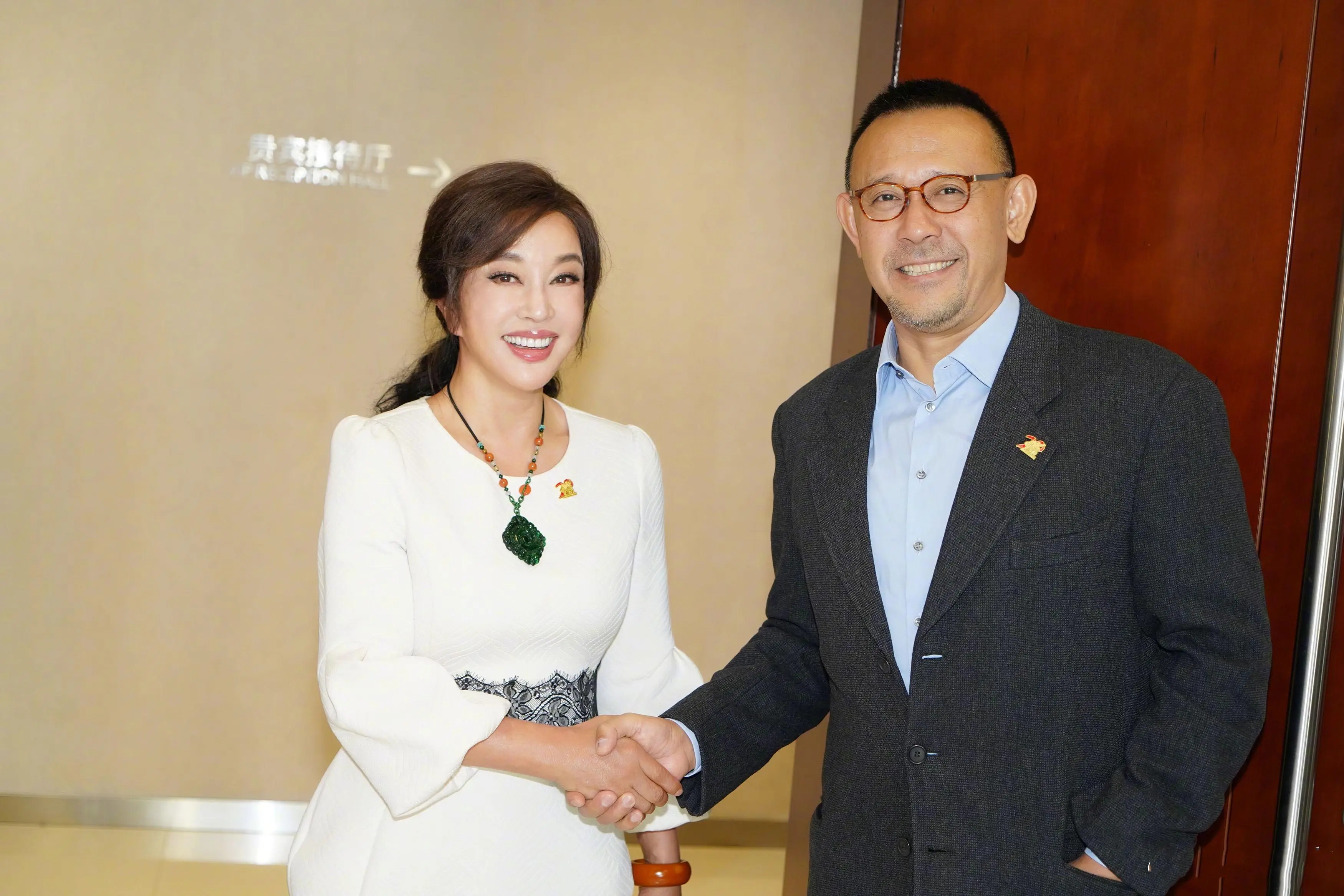 刘晓庆问宁静:有没有后悔的恋爱?宁静:他有女朋友,我转身就走