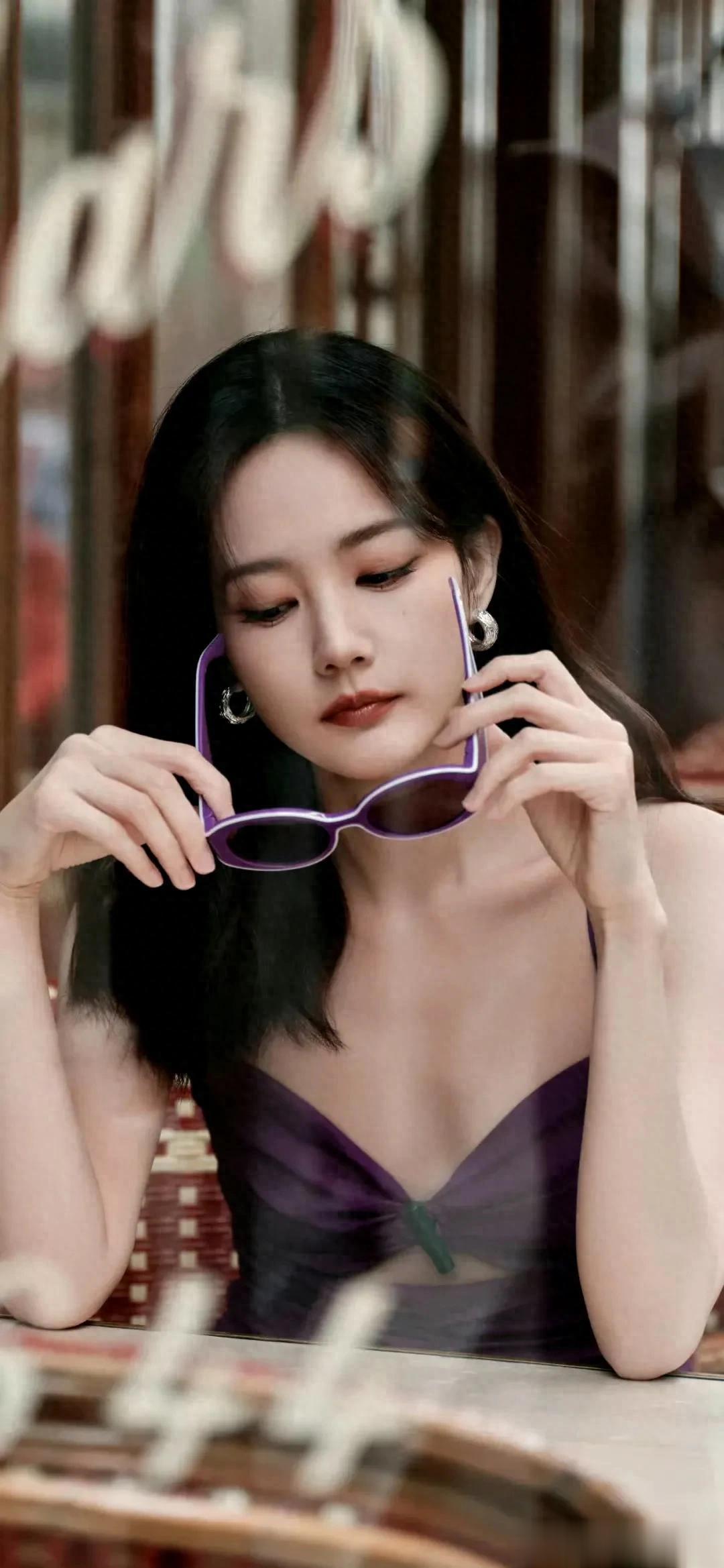 李一桐壁纸精选：氛围感美人 ???