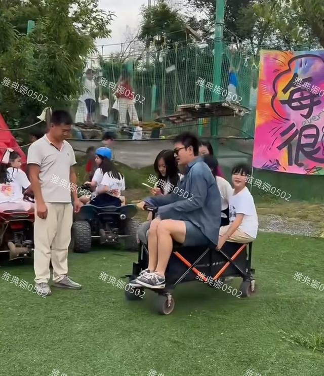 密云偶遇贾乃亮李小璐带甜馨过六一，一起的还有佟丽娅陈思成杜华