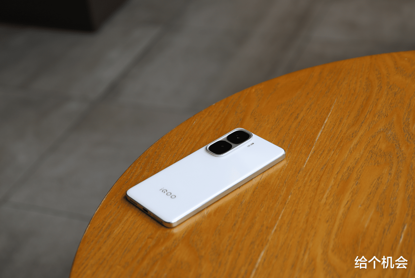 若想七年不换手机,这款512G高性能手机很适合,打工人也买得起