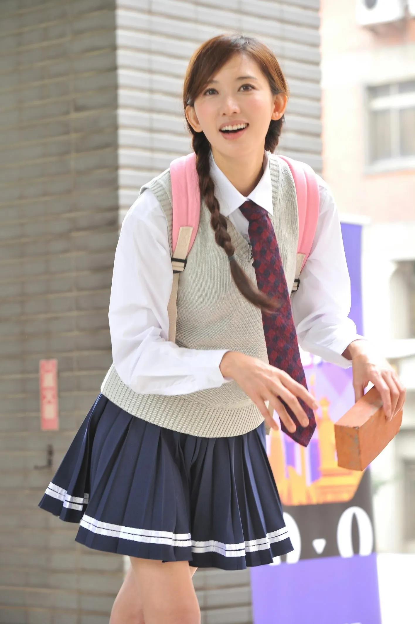 林志玲性感小短裙