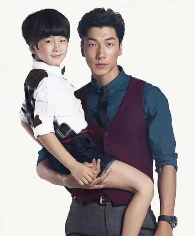 上梁不正下梁歪！张亮儿子被曝留学致女同学怀孕，曾关注“伪娘”