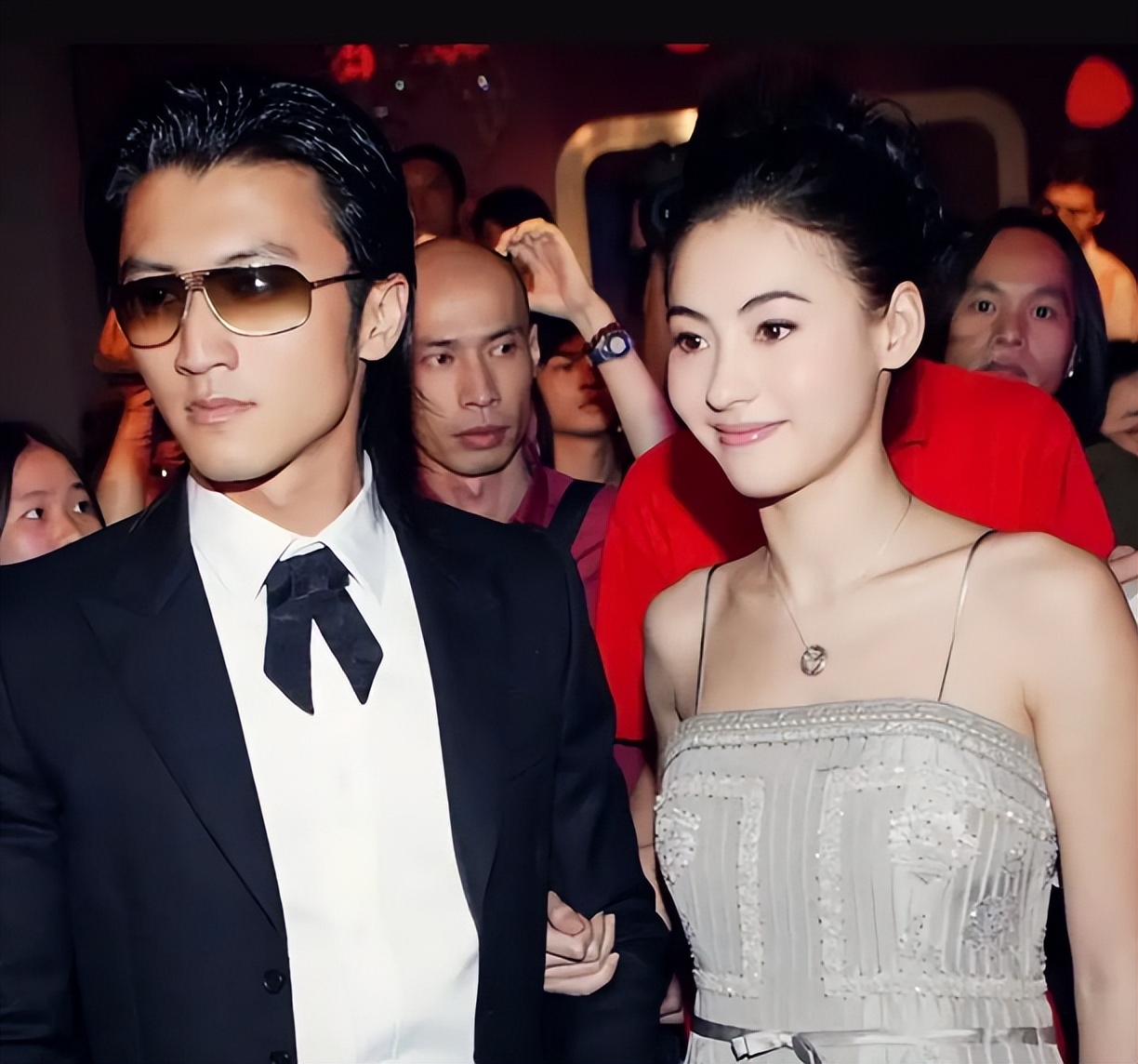 这次,向华强的爆料没给谢霆锋留“一丝体面”,原来张柏芝没说错