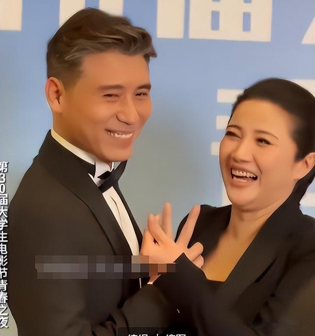 颜丙燕现状:曾与李乃文传绯闻,低调演戏热爱生活,今52岁仍单身