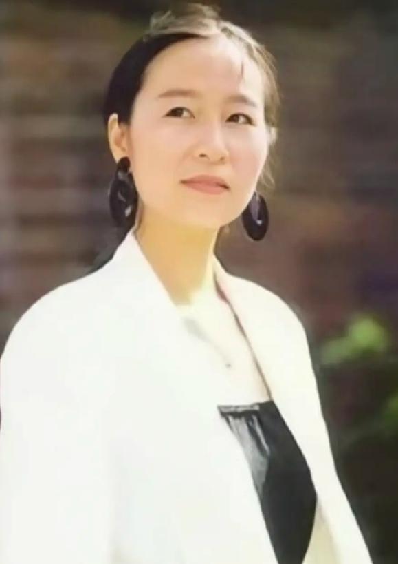 我们被奚美娟骗了！\偏轨\的另有其人,她的儿子至今不知父亲是谁