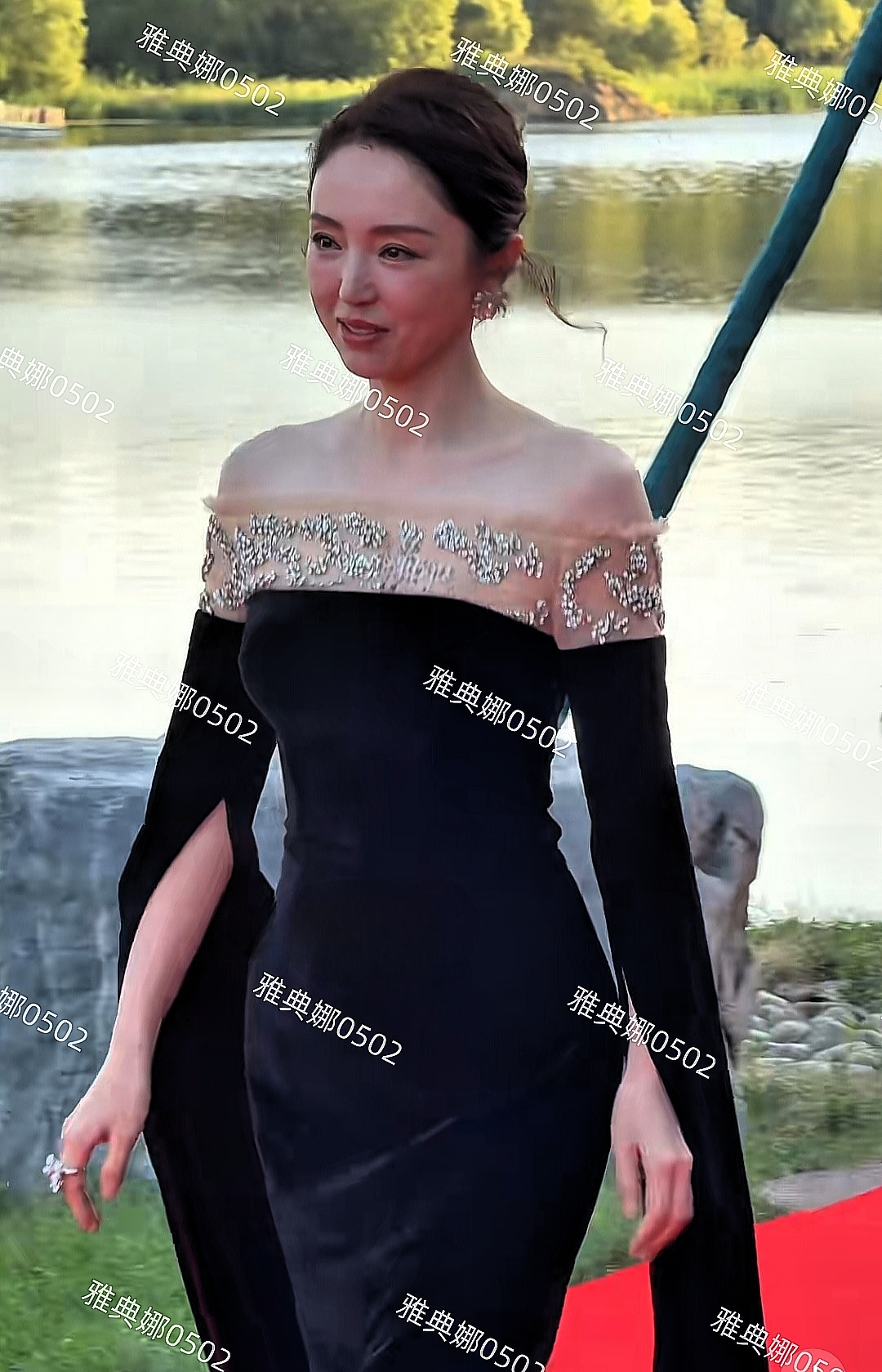 董璇今日红毯生图，她应该感谢张维伊否则她连被邀请的资格都没有