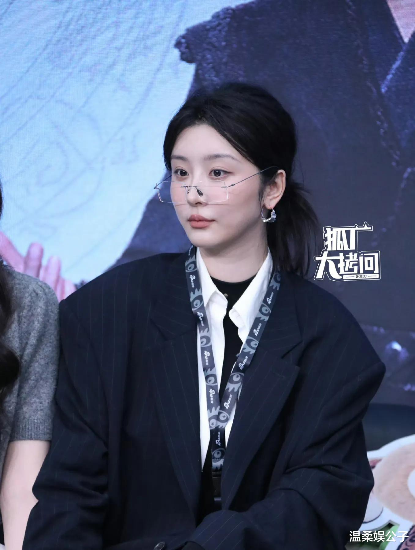 于正这回要笑醒!《凡人修仙传》扫楼,风头全被一米七的赵晴抢走