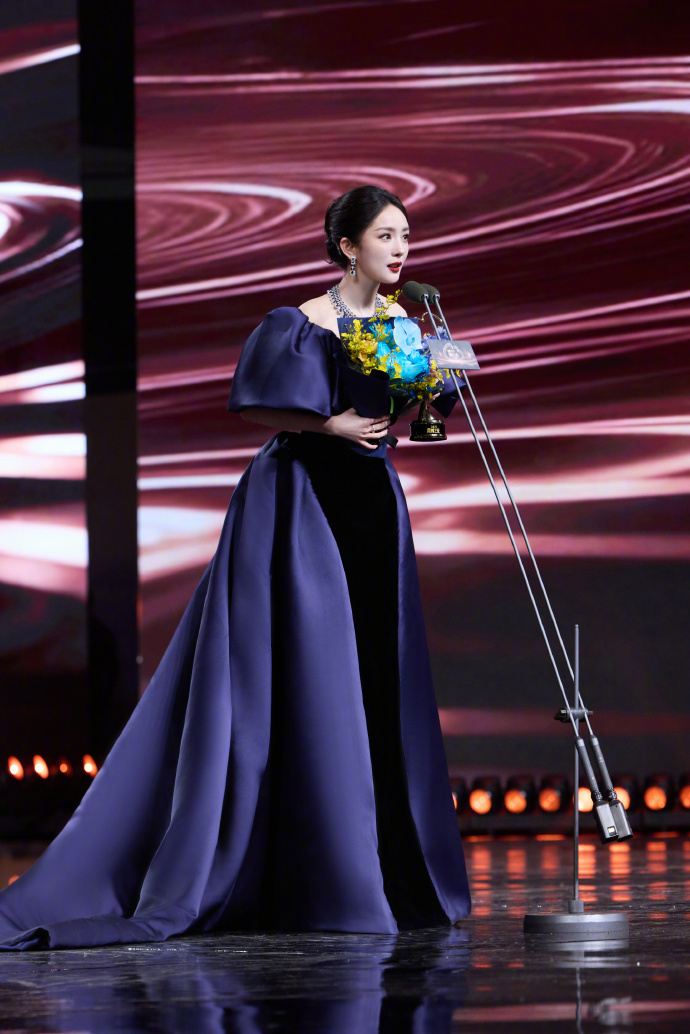 杨幂凭《惊蛰无声》稳站C位，杨紫《生命树》虽旺却难掩疲惫？