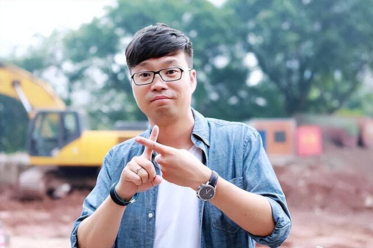 表面是兄弟，实际是老板，王迅之所以能火，离不开他的幕后操盘