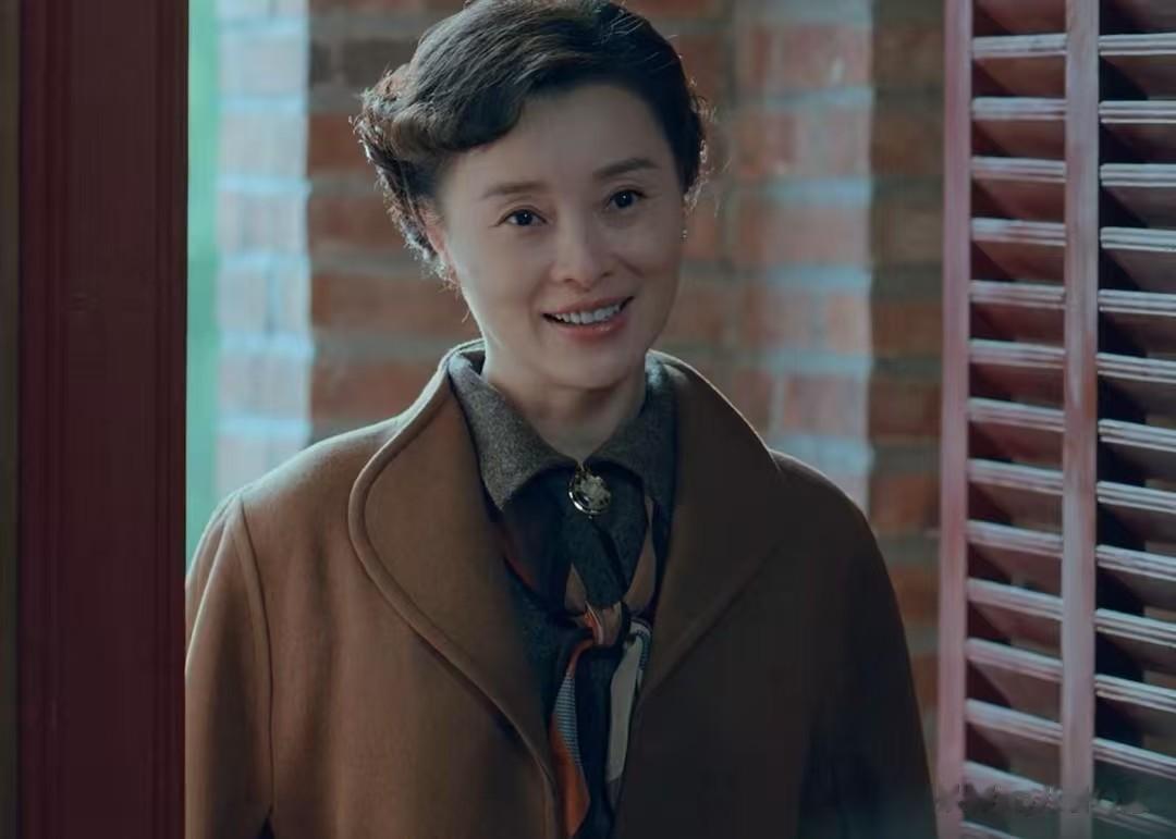 她明明比吴越漂亮，也比曾黎年轻，偏偏于和伟两次都没带动她